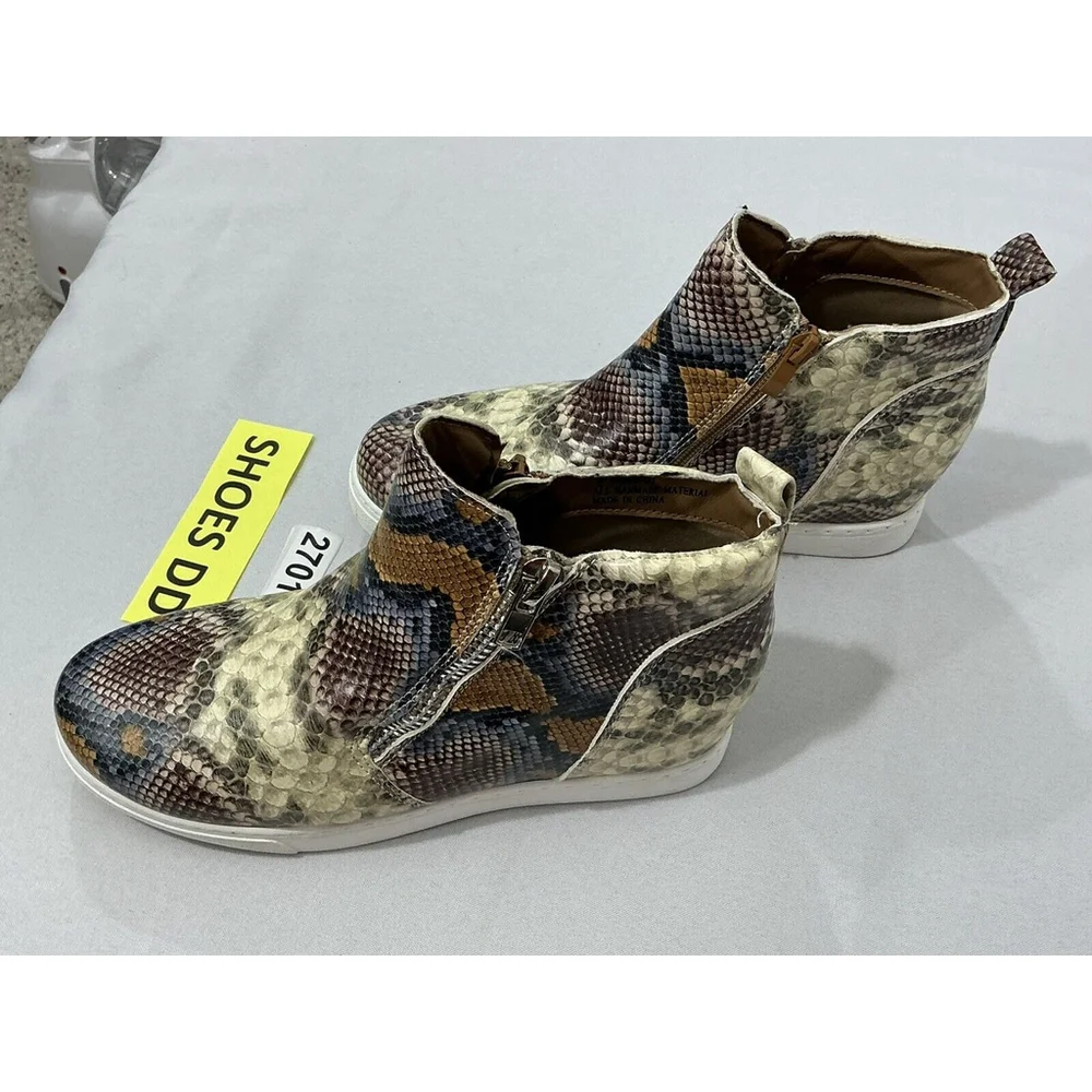 Womans Rouge Rose Snake Print Size 9 Hidden Wedge Sneaker Booties